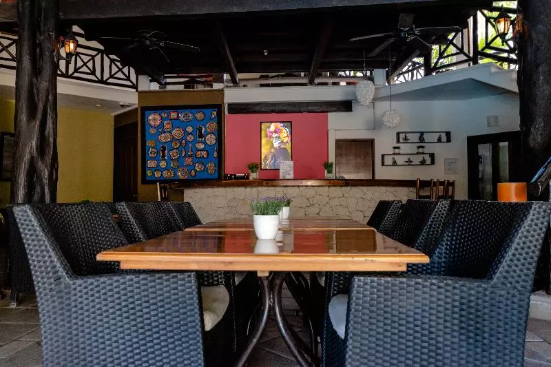 هتل Riviera Del Sol