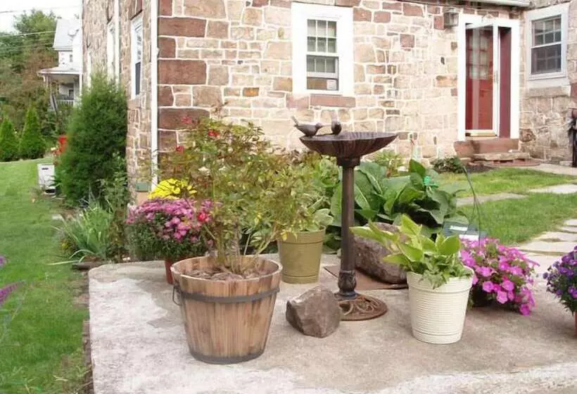 Historic Schoeneck Hotel B&b