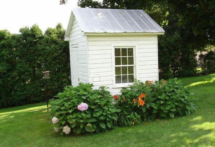 Historic Schoeneck Hotel B&b