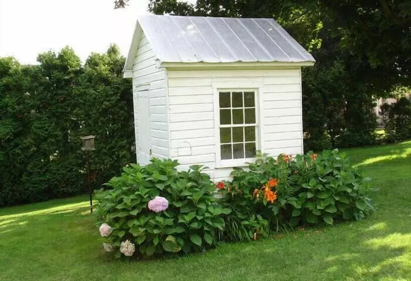 Historic Schoeneck Hotel B&b