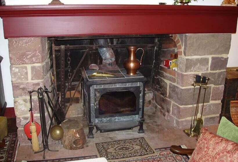 Historic Schoeneck Hotel B&b