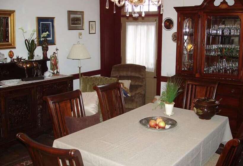 Historic Schoeneck Hotel B&b