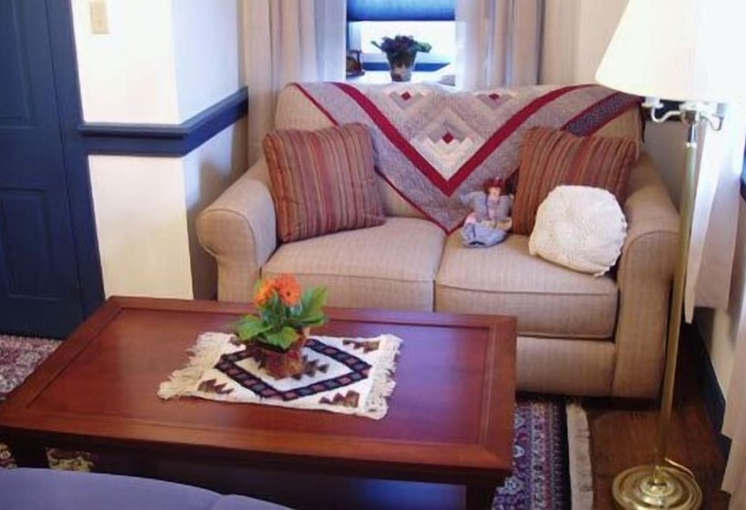 Historic Schoeneck Hotel B&b