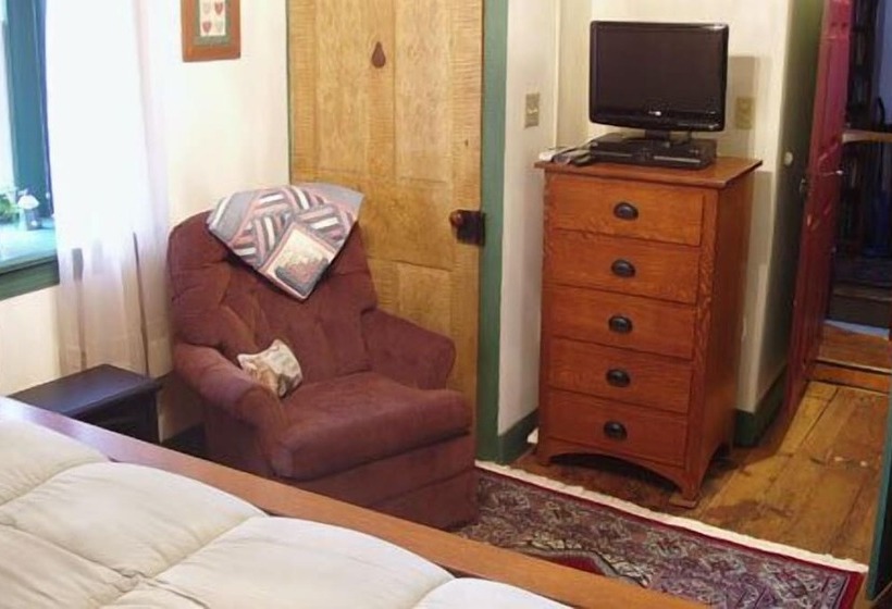 Historic Schoeneck Hotel B&b