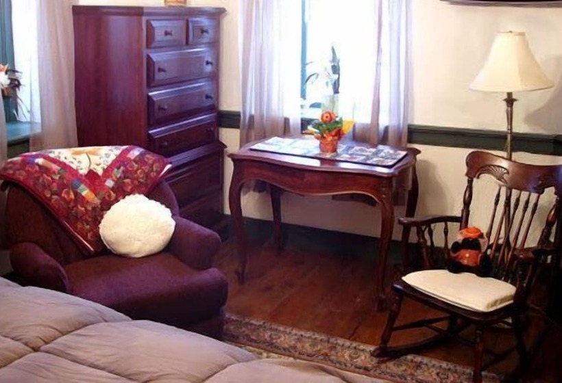 Historic Schoeneck Hotel B&b