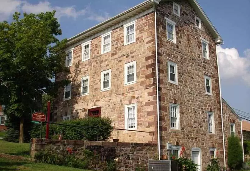 Historic Schoeneck Hotel B&b