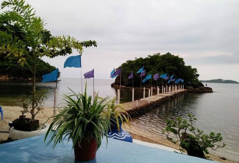 호텔 Bolo Beach Santorini   An Isolated Secluded Private Beach Property