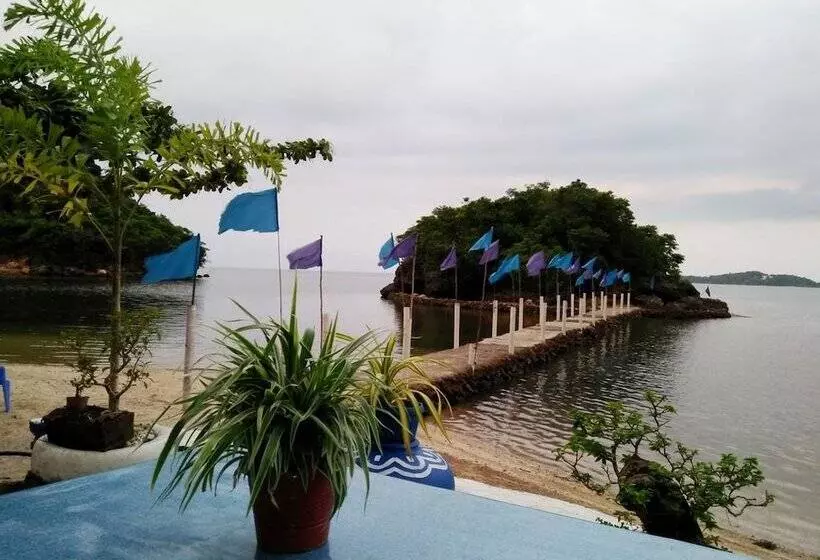 Hotelli Bolo Beach Santorini   An Isolated Secluded Private Beach Property