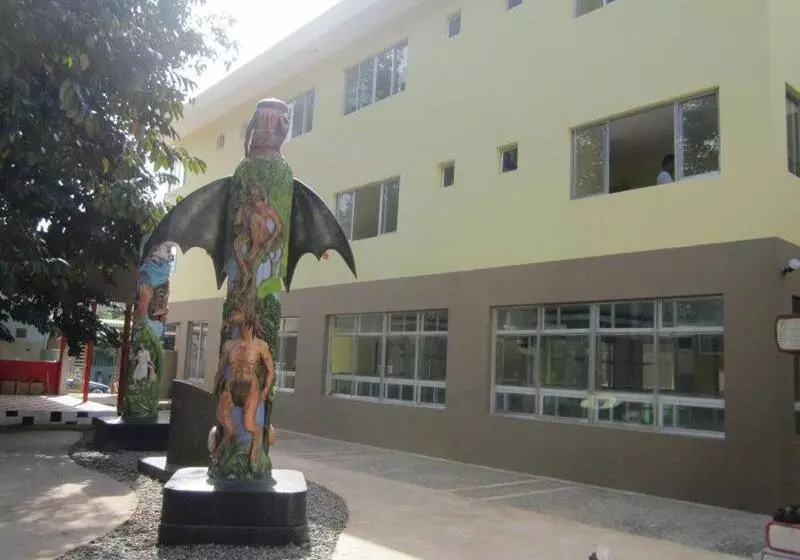 ホテル Ddd Habitat Marikina