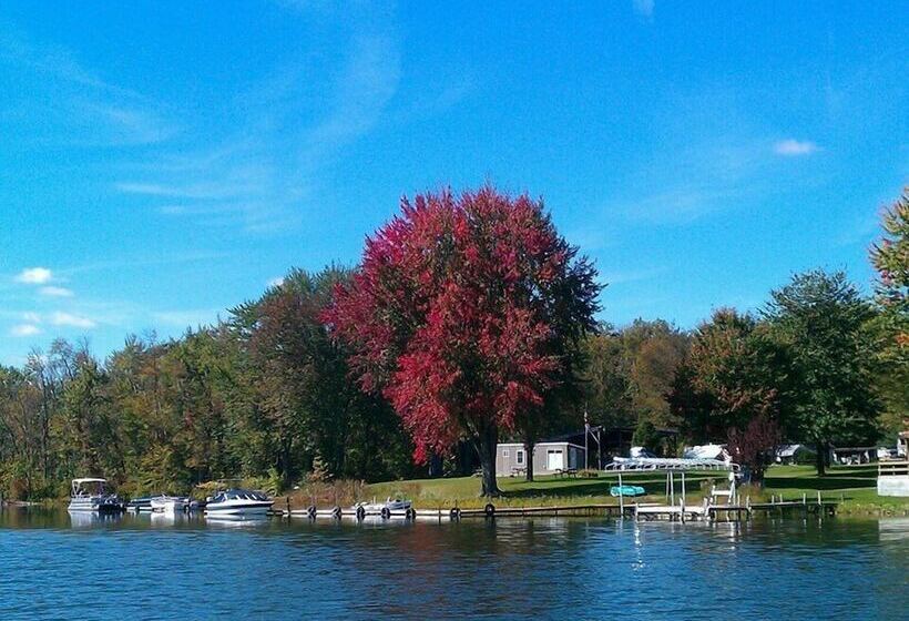 בית מלון כפרי Duck Lake Campground