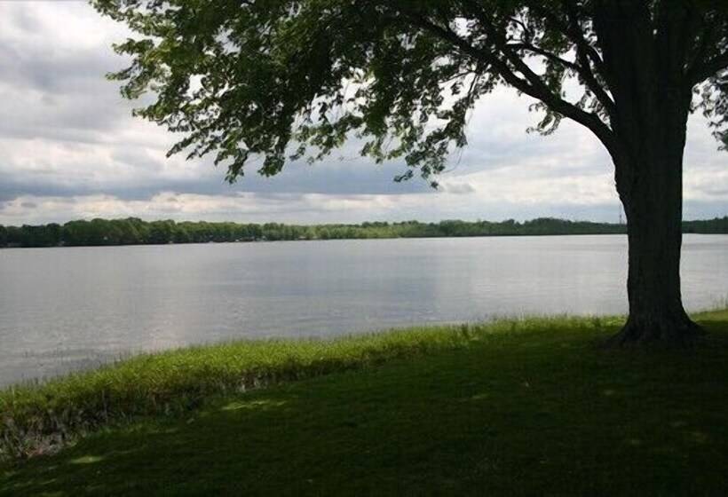 בית מלון כפרי Duck Lake Campground