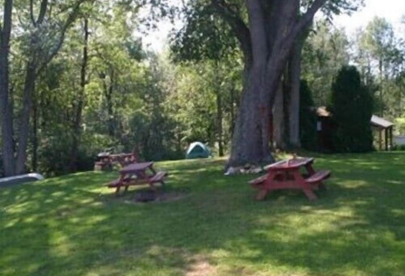 בית מלון כפרי Duck Lake Campground