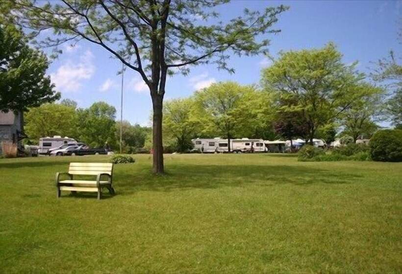 בית מלון כפרי Duck Lake Campground