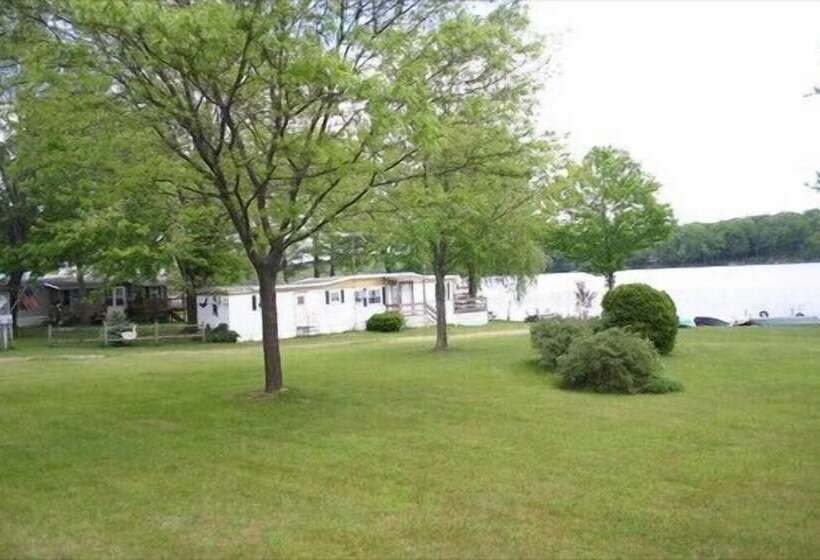 בית מלון כפרי Duck Lake Campground