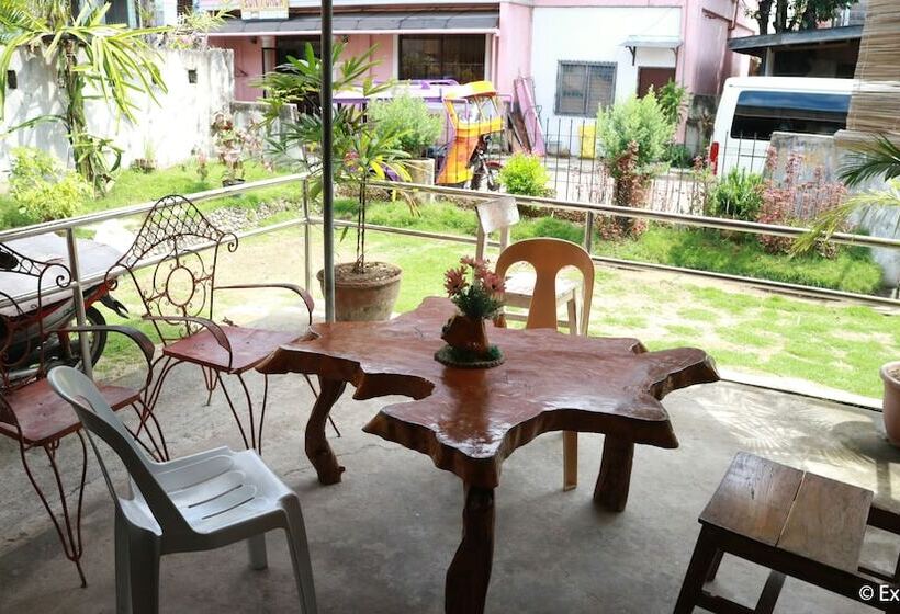 פנסיון Djv Southville Guest House