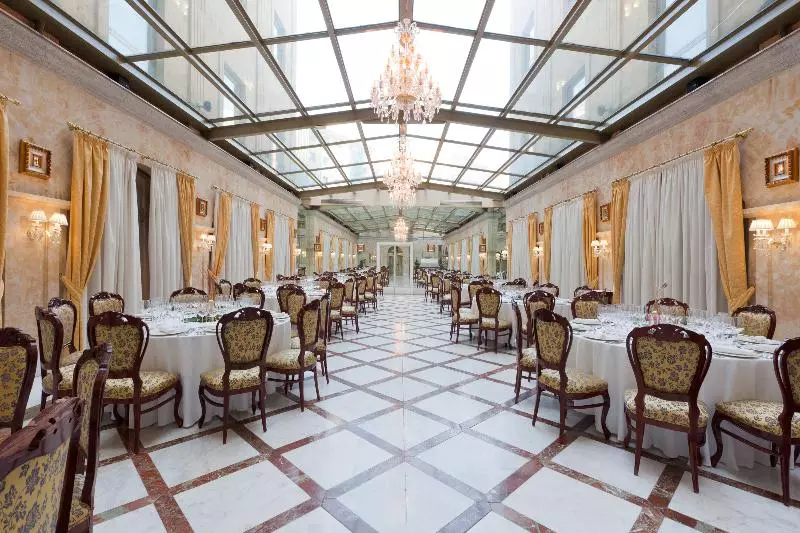 فندق Alameda Palace