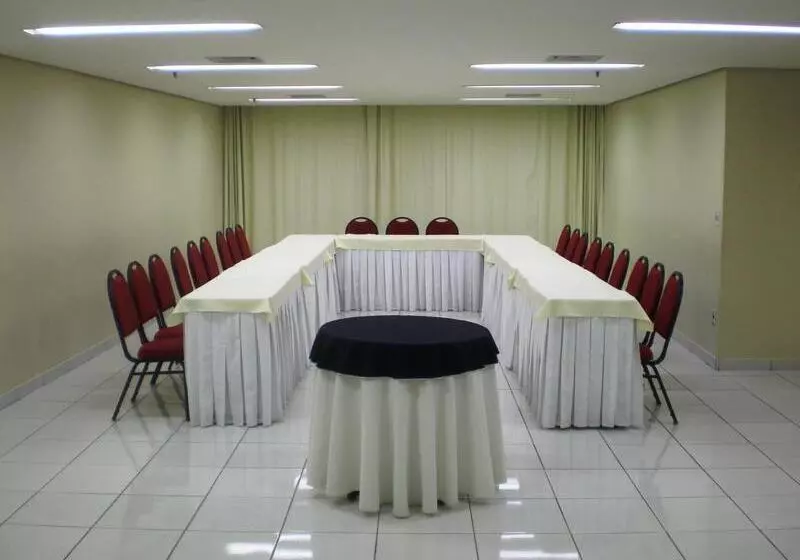 בית מלון כפרי Blue Tree Garden Bauru