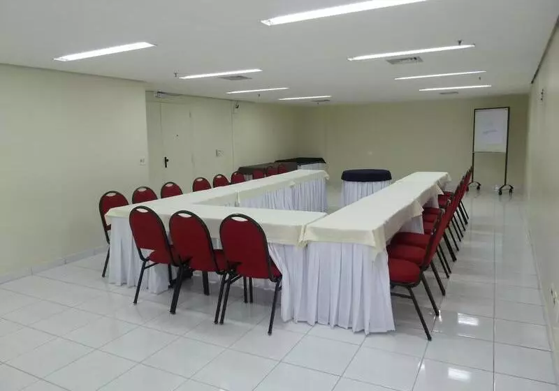 בית מלון כפרי Blue Tree Garden Bauru