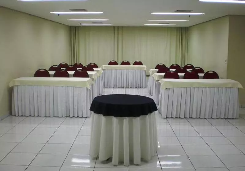 בית מלון כפרי Blue Tree Garden Bauru