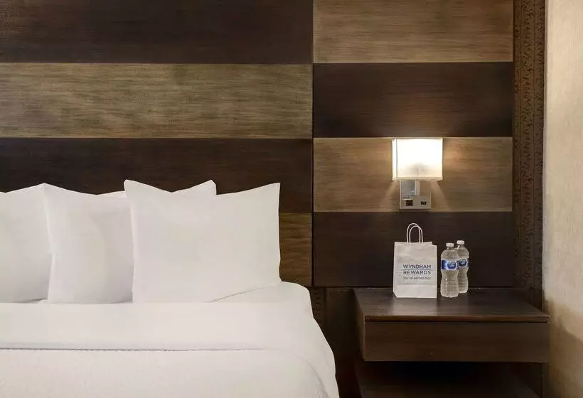 ホテル Days Inn By Wyndham Calgary South