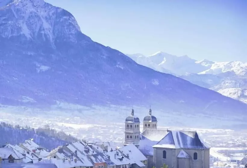 בית מלון כפרי Hôtel Cristol