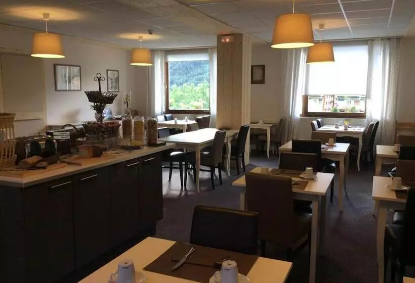 בית מלון כפרי Hôtel Cristol