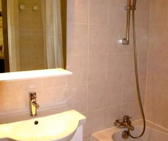 בית מלון כפרי Hôtel Cristol