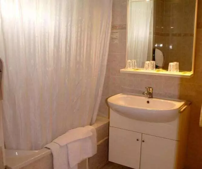 בית מלון כפרי Hôtel Cristol