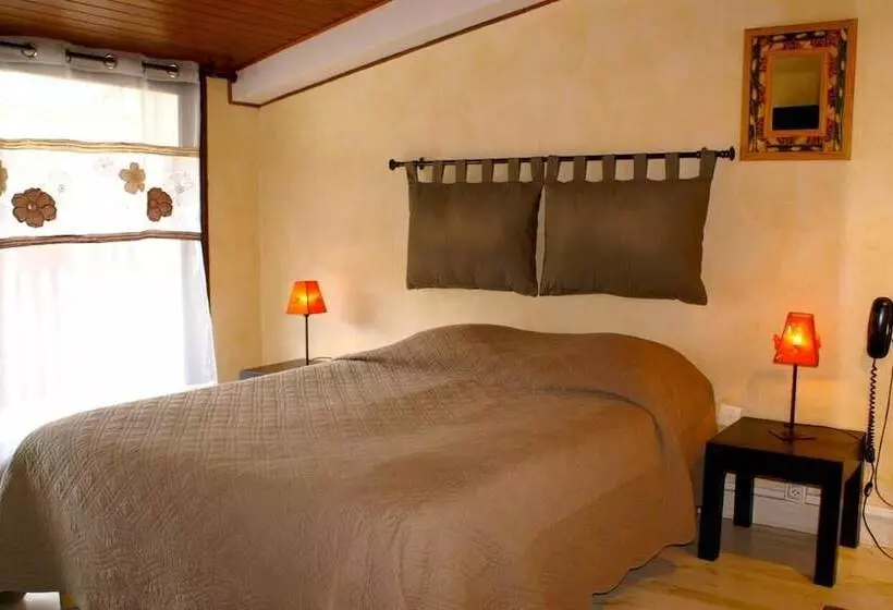 בית מלון כפרי Hôtel Cristol