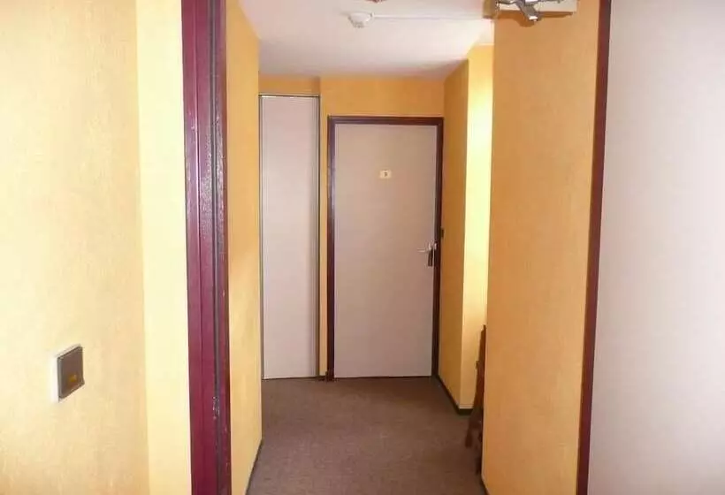 Отель Hôtel Restaurant Du Pont Vieux