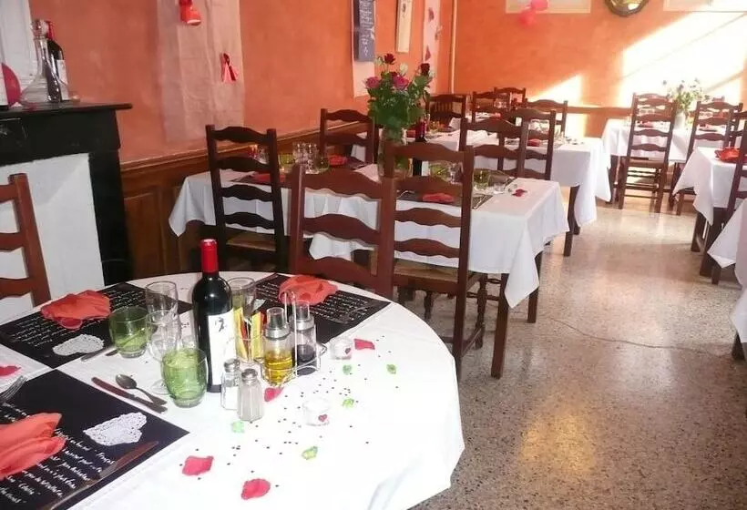 Отель Hôtel Restaurant Du Pont Vieux