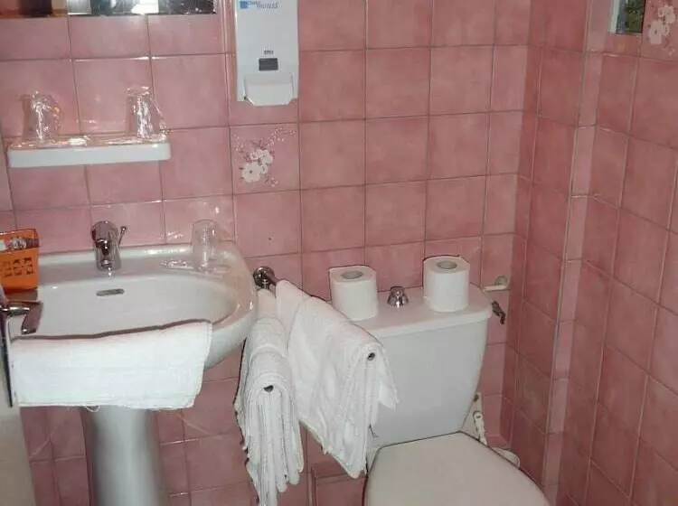 Отель Hôtel Restaurant Du Pont Vieux