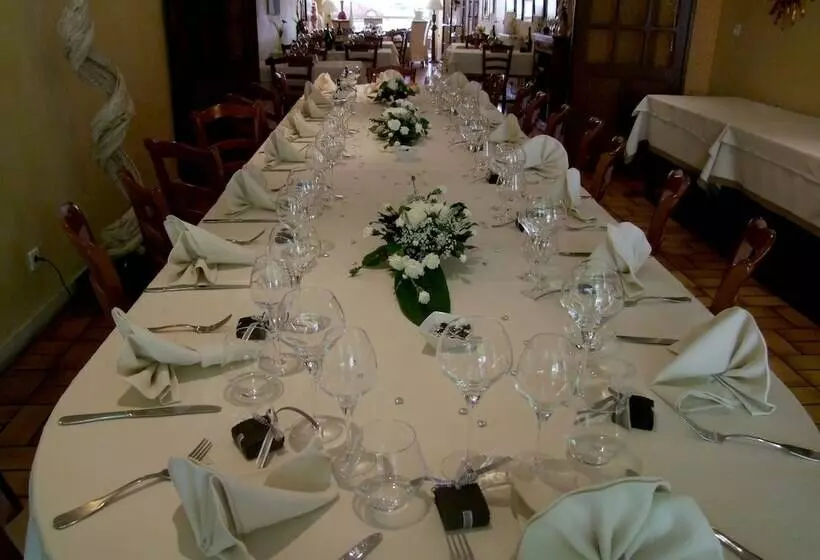 فندق Logis Le Cantarel