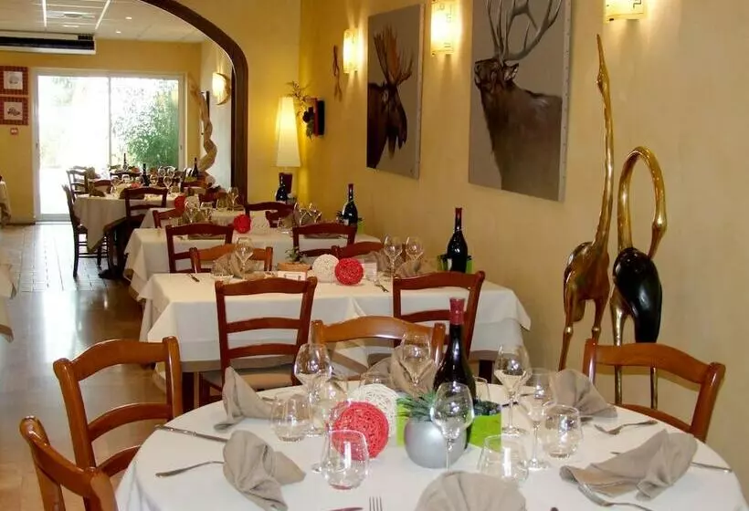 فندق Logis Le Cantarel