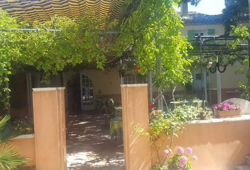 בית מלון כפרי Le Chêne Vert