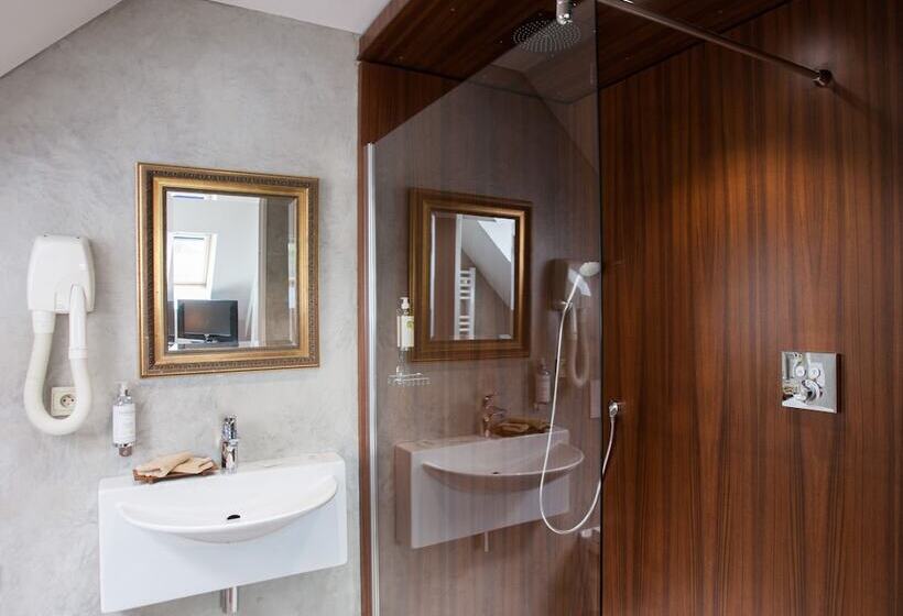 ホテル Le Logis De Brionne