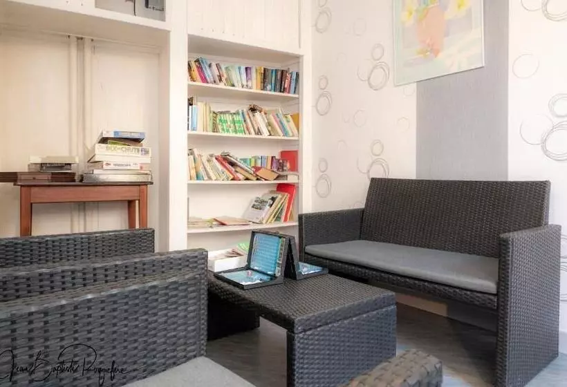 Отель Hôtel Restaurant Le Relays Du Chasteau Logis Hôtel