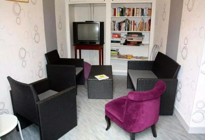 Отель Hôtel Restaurant Le Relays Du Chasteau Logis Hôtel