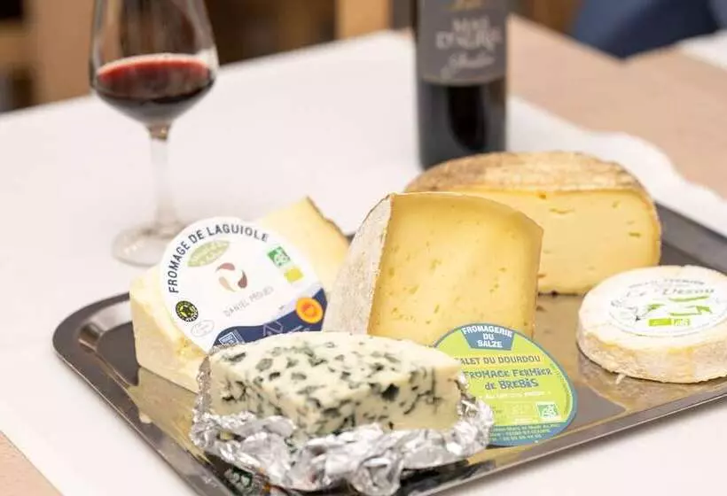 Отель Hôtel Restaurant Le Relays Du Chasteau Logis Hôtel