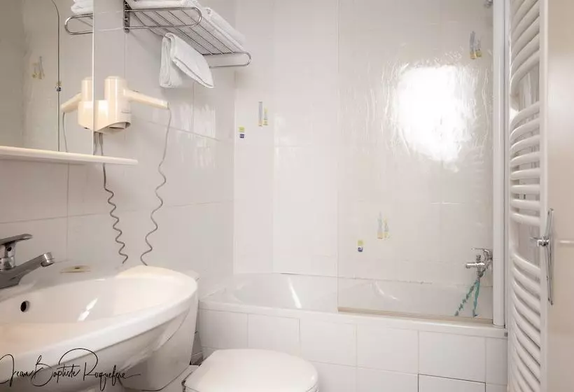 Отель Hôtel Restaurant Le Relays Du Chasteau Logis Hôtel