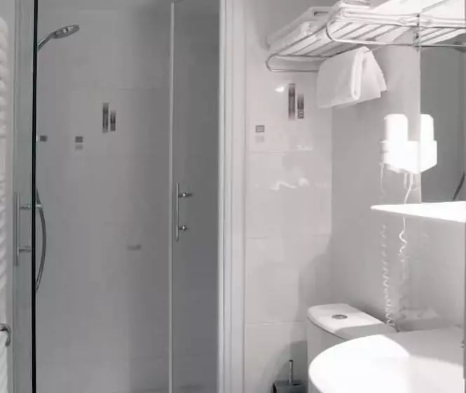 Отель Hôtel Restaurant Le Relays Du Chasteau Logis Hôtel