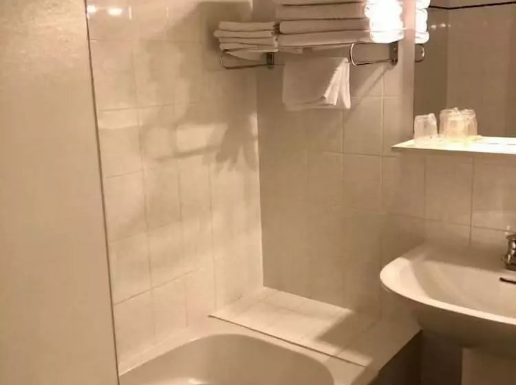 Отель Hôtel Restaurant Le Relays Du Chasteau Logis Hôtel