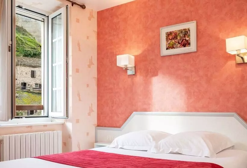 Отель Hôtel Restaurant Le Relays Du Chasteau Logis Hôtel