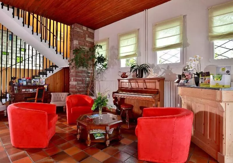 فندق Logis Hôtel & Restaurant Des Lacs