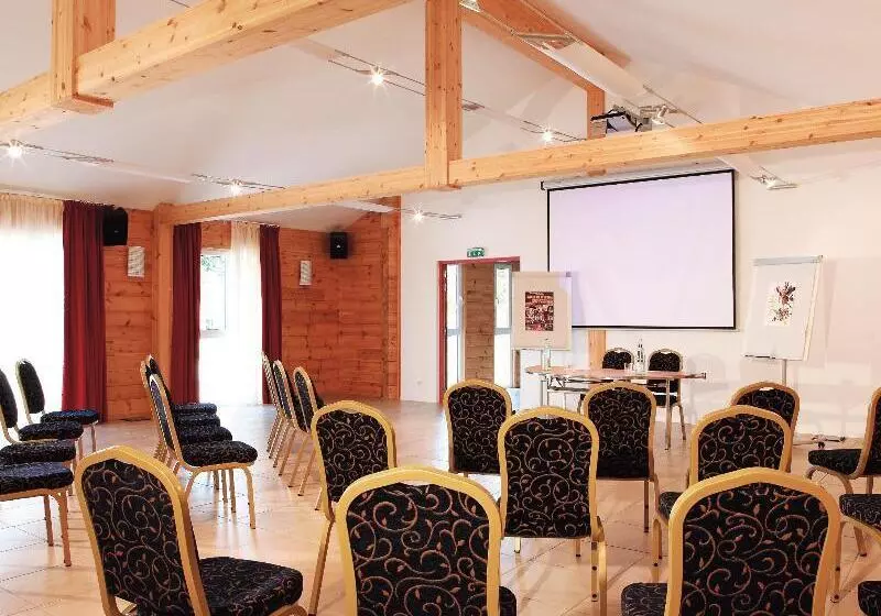 فندق Logis Hôtel & Restaurant Des Lacs