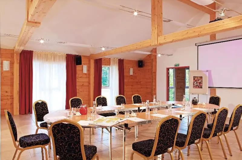 فندق Logis Hôtel & Restaurant Des Lacs