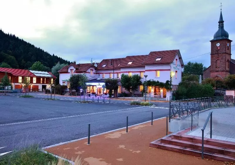 فندق Logis Hôtel & Restaurant Des Lacs