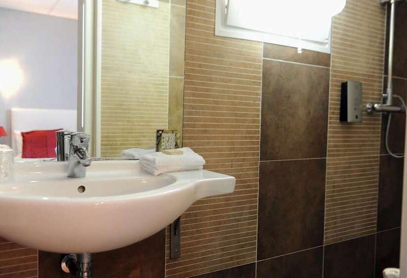 בית מלון כפרי Logis L Ayguelade