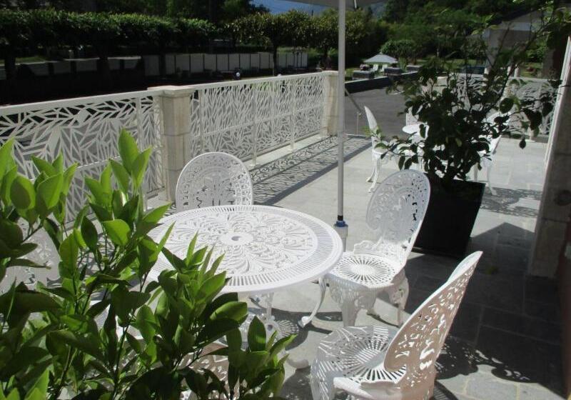 בית מלון כפרי Logis L Ayguelade