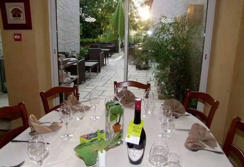 فندق Logis Le Cantarel